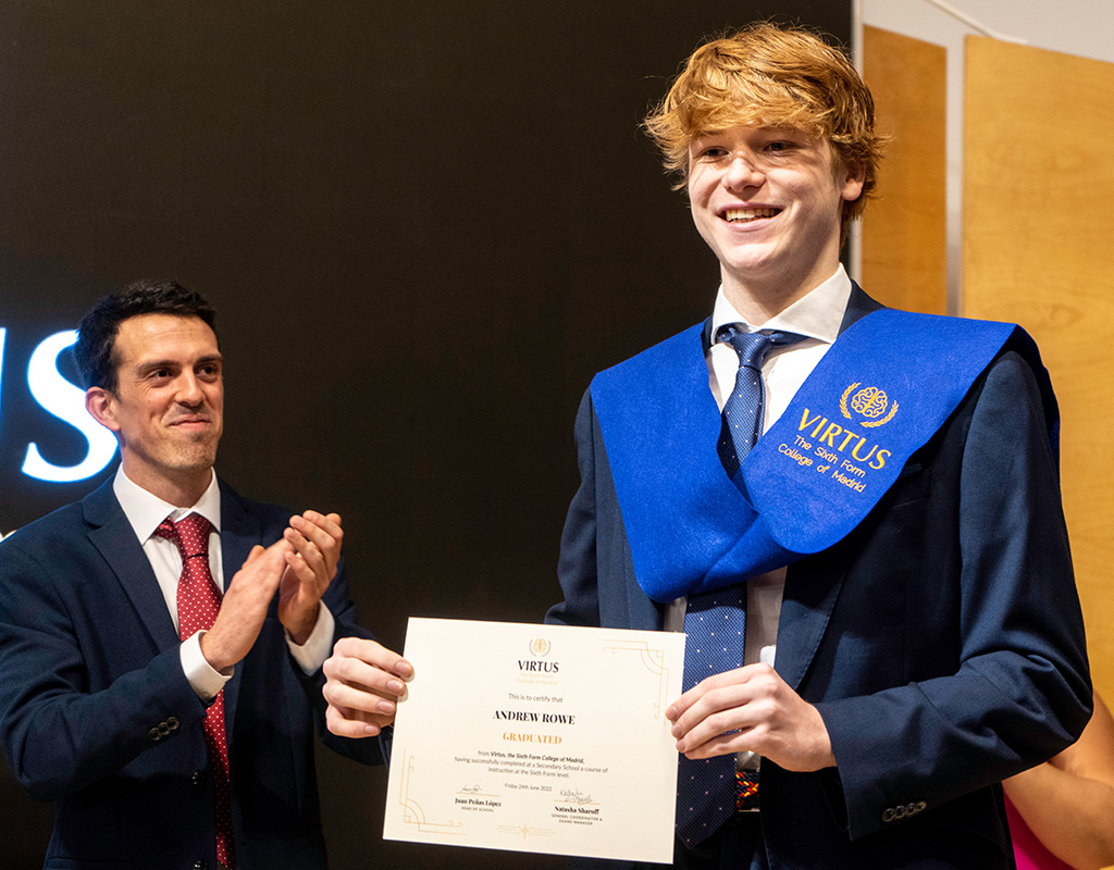 alumno con diploma Virtus preparado para la universidad